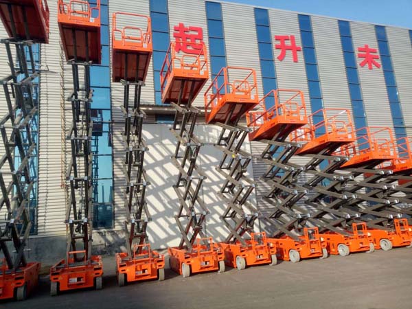 自行式液壓升降平臺(tái) 自行式液壓升降平臺(tái)