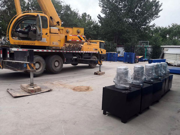 導(dǎo)軌式液壓升降機發(fā)貨圖 導(dǎo)軌式液壓升降機發(fā)貨圖